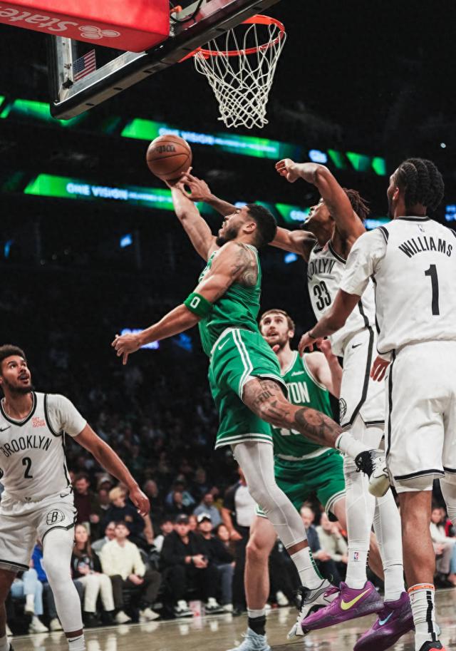 包含塔图姆遭遇十连败，巴塞罗那教练面临压力！的词条